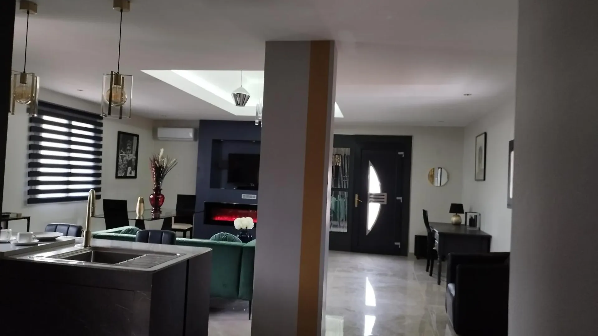 Appartement Luxe Dans Villa Borghese La Boisse