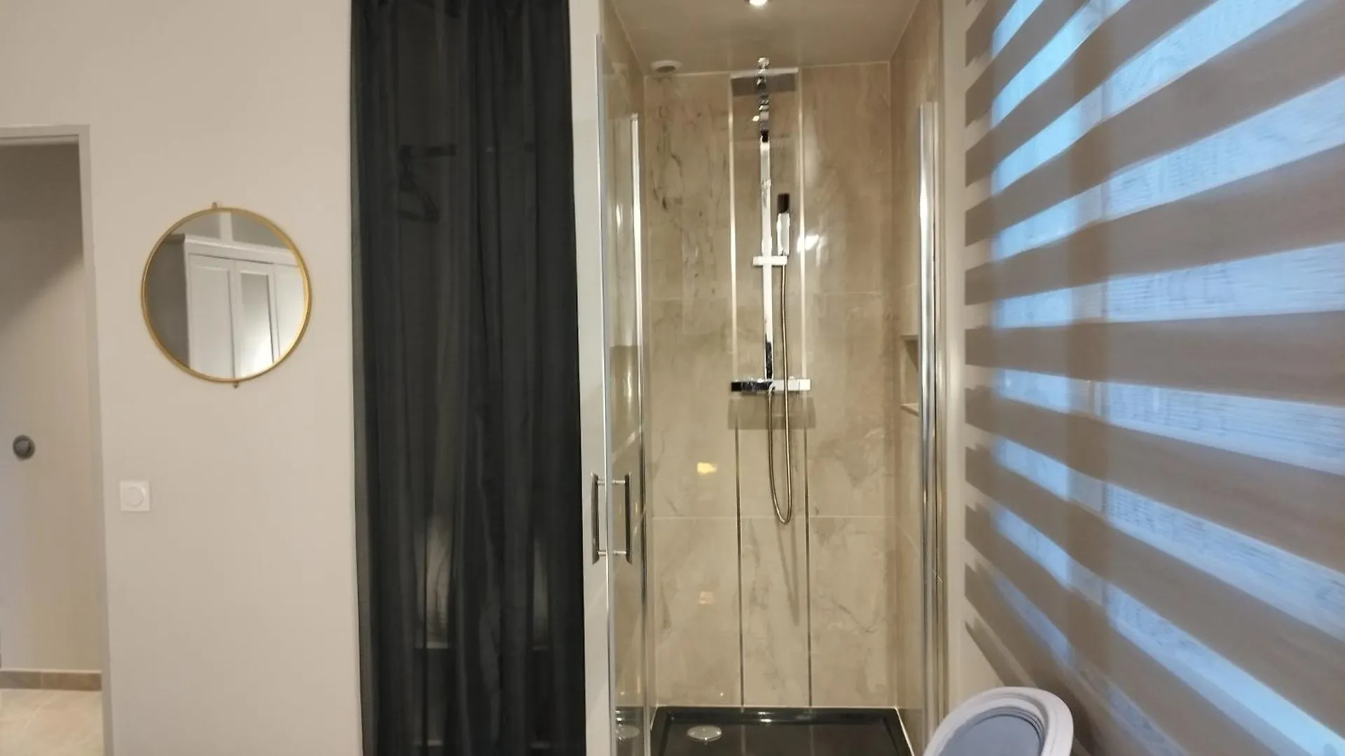 Appartement Luxe Dans Villa Borghese La Boisse