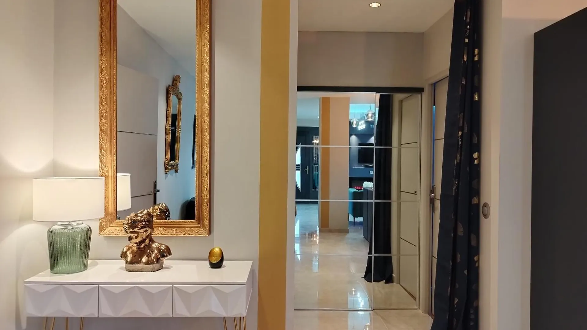 Appartement Luxe Dans Villa Borghese La Boisse France