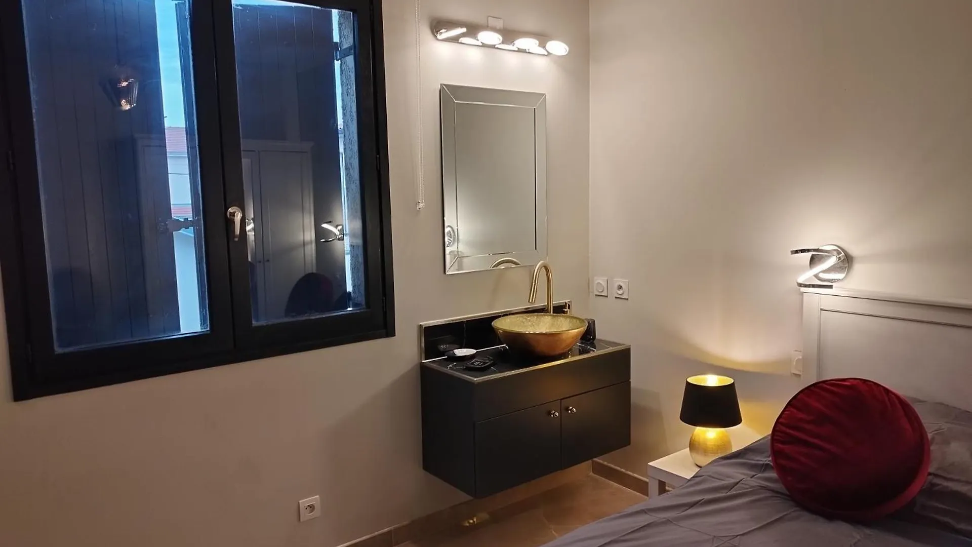 Appartement Luxe Dans Villa Borghese La Boisse 0*,  France