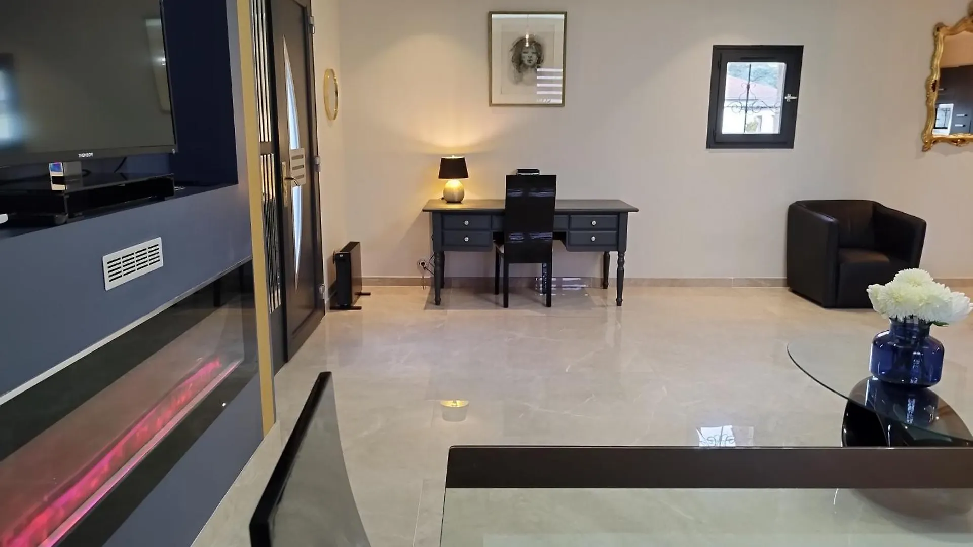Appartement Luxe Dans Villa Borghese La Boisse France